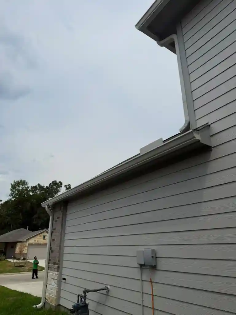 Seamless Gutter Installation Photo 3