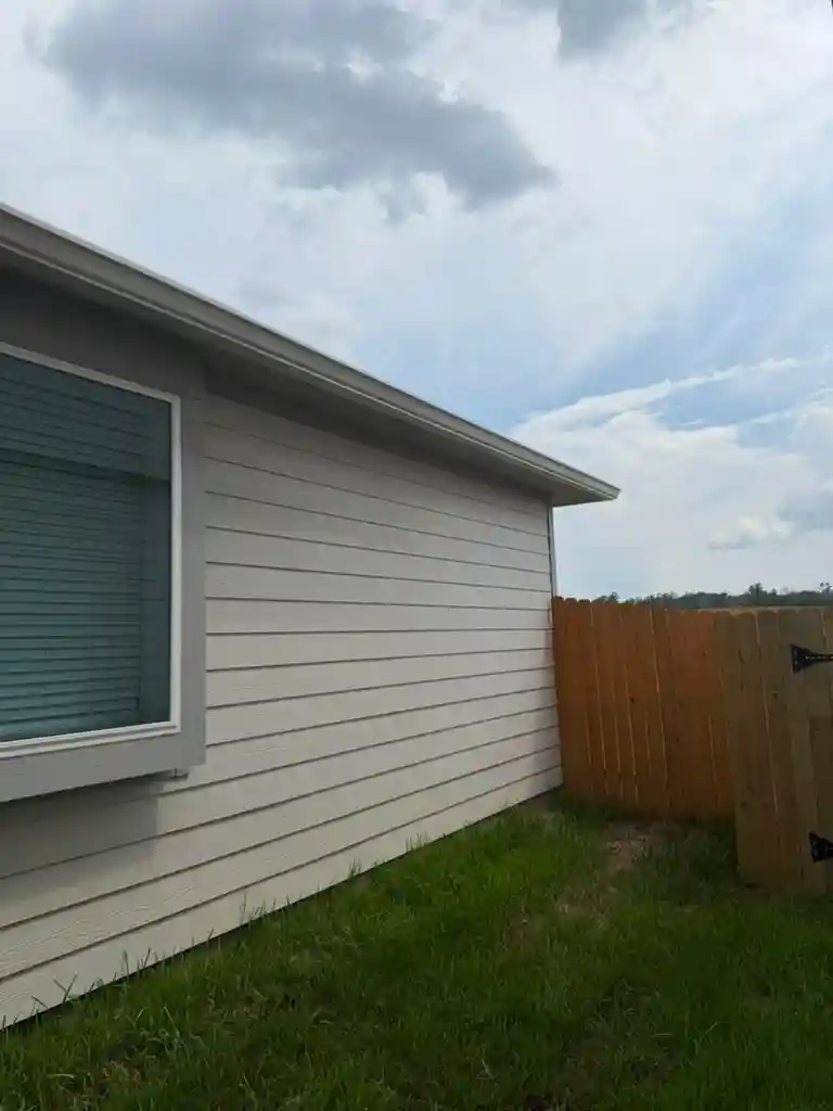 Seamless Gutter Installation Photo 4