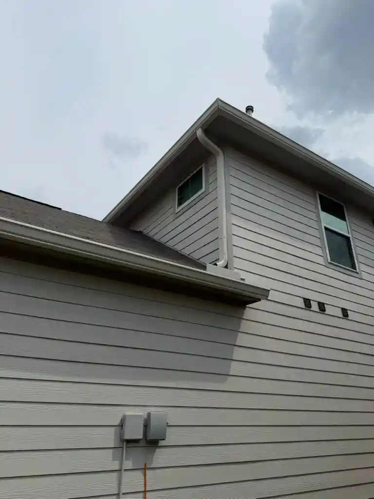 Seamless Gutter Installation Photo 5