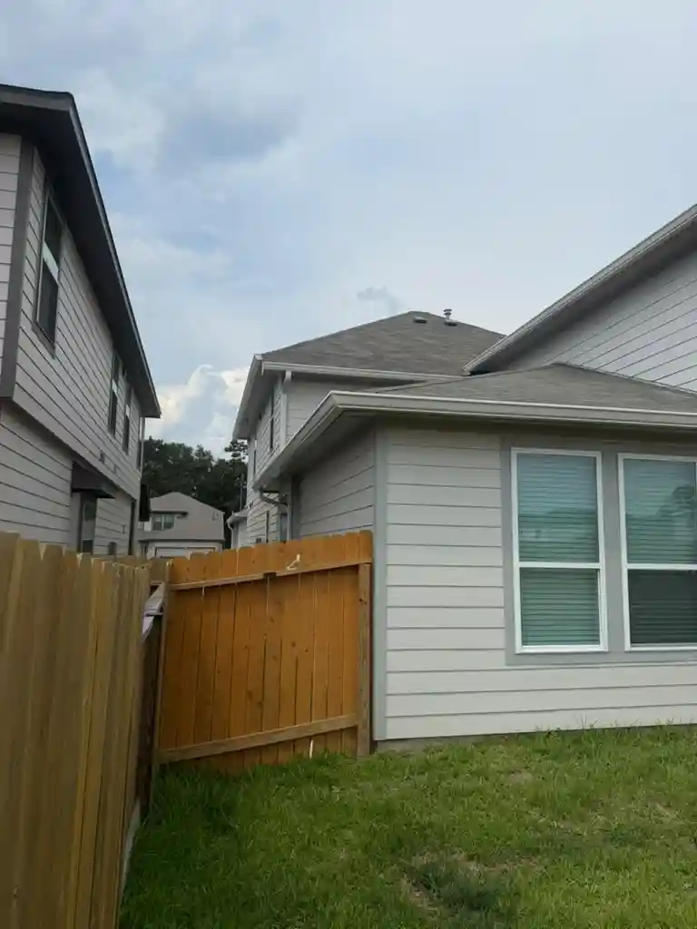 Seamless Gutter Installation Photo 9